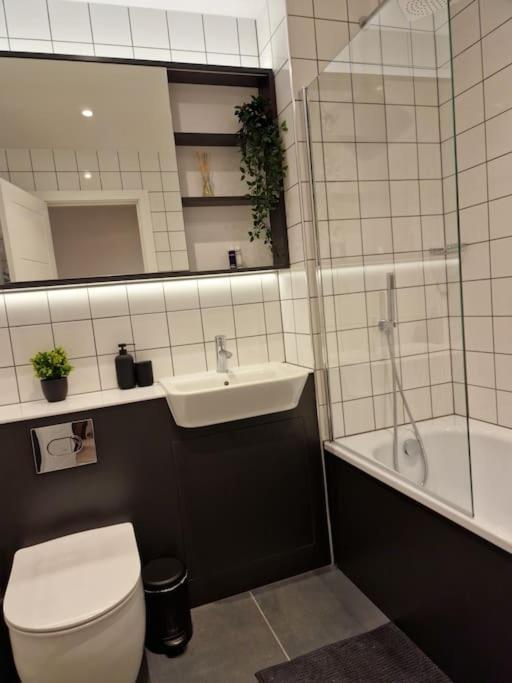 Modern-New Build Apartment In Birmingham Eksteriør billede