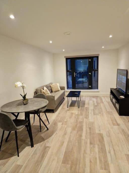 Modern-New Build Apartment In Birmingham Eksteriør billede