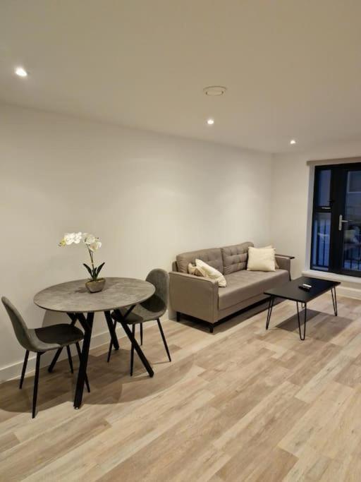 Modern-New Build Apartment In Birmingham Eksteriør billede