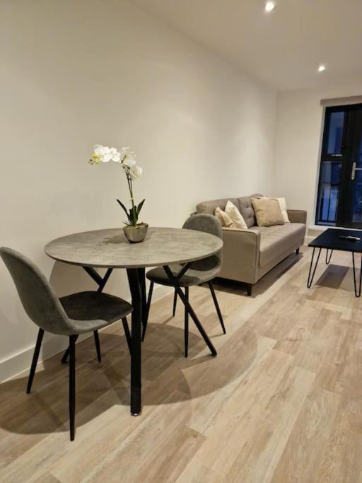 Modern-New Build Apartment In Birmingham Eksteriør billede